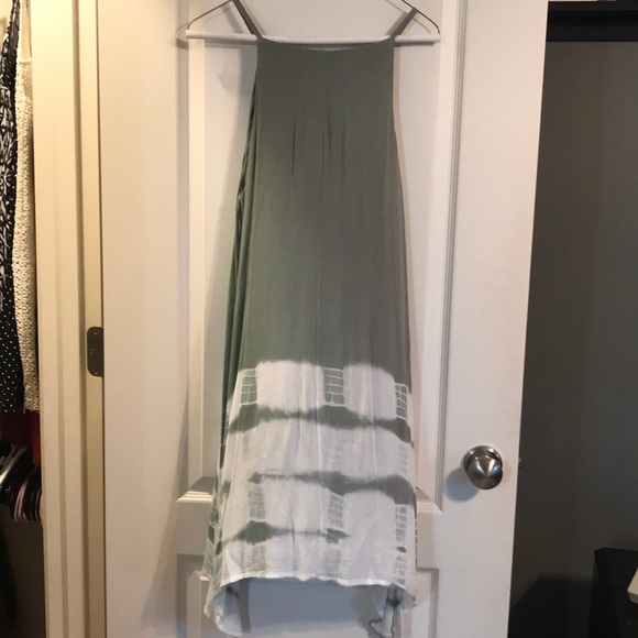 Francesca’s light green Flowy dress - Picture 2 of 5